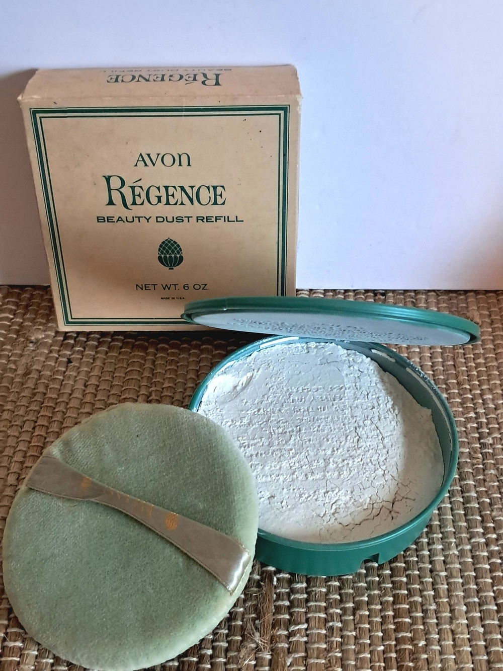 Avon Régence Beauty Dust Refill - Green Compact with White Powder